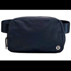 NWT Lululemon True Navy Blue Everywhere Belt Bag Crossbody Purse